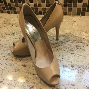 Michael Kors 4” heals
